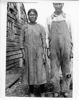 A209: Angus Owen (Aankus) and Red Bird Owen (Miskwa'o), Pauingassi, Manitoba, circa 1930s