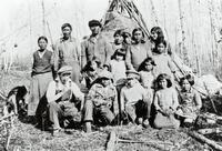 A129: Joseph Green (Ginoozhewinini) and family, Little Grand Rapids, Manitoba, circa 1930s