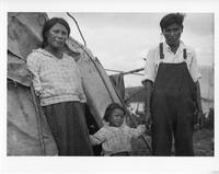 A251: Three Ojibwe people, family portrait, Poplar Hill, Ontario, circa 1930s