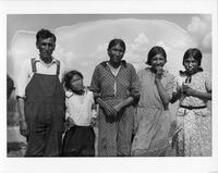 A215: Alex Owen (Waanachense), Kaapech, and family, Pauingassi, Manitoba, circa 1930s