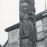 Gnawing beaver totem