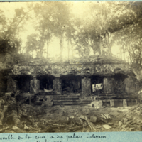 Ensemble de la cour et du palais interieur à Palenque