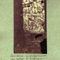 Bas relief du soubassement du palais à Palenque