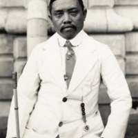 Hadji Mohammad Jamalul Kiram, Sultan of Sulu, seated.