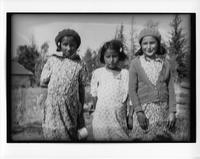 F-171: Lizzie Keeper, Mary Louise Keeper, and Augusta Keeper, group portrait 