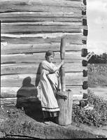 600b: Jemima Gibson, pounding corn with wooden mortar for festival at Onondaga Longhouse