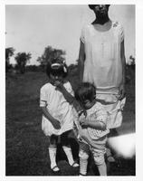 D069: Nipissing, Margaret Beaucage with nieces Corrine and Evon (Josephine Beaucage's children)