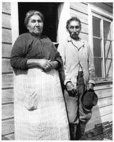 D120: Elderly Innu man and woman, Sheshatshiu, circa 1920s